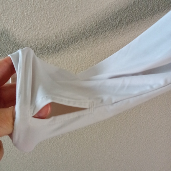 Pure Barre 'barre so hard" long Sleeve Crop Top White Hi Low Hem Thumbholes SZ M - Picture 5 of 9